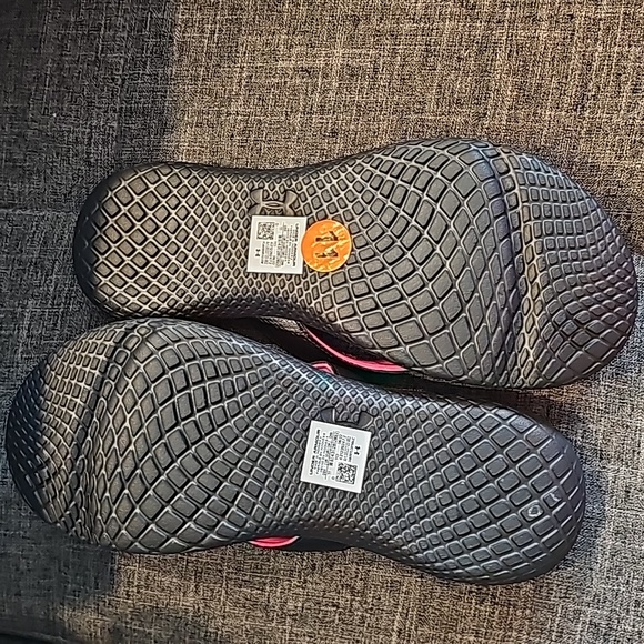 NWT Under Armour Sandles - Picture 2 of 3